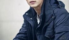 金秀贤最新爆料照片,魅力四溢演绎时尚态度